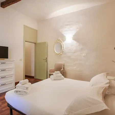 Apartament Santa Croce 2 Bedroom Florencja